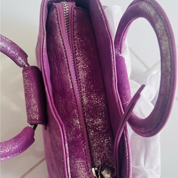 COPY - Hobo NWT hot Pink metallic leather mini crossbody/satchel with shoulder … - Picture 6 of 12